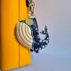 Фото Набір для вишивання бісером WonderlandCrafts шарм на сумку  на штучній шкірі FLBB-195