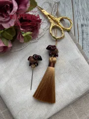 Фото Hobby Bee Маячок для ножиць Китиця з баранцем полив'яним коричневим