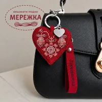 Фото Набір для вишивання хрестиком WonderlandCrafts шарм на сумку  на штучній шкірі FLHL-148