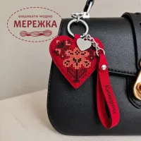 Фото Набір для вишивання хрестиком WonderlandCrafts шарм на сумку  на штучній шкірі FLHL-150