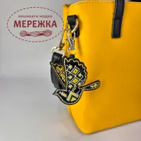 Фото Набір для вишивання хрестиком WonderlandCrafts шарм для сумки на штучній шкірі FLHL-109
