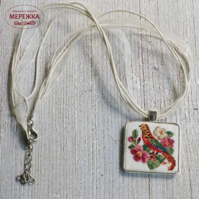 Фото набір для вишивання кулона Райська пташка