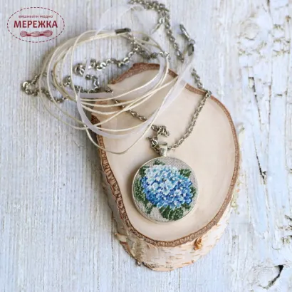 Фото набір для вишивання кулона Голуба гортензія