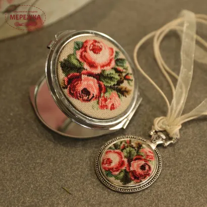 Фото набір для вишивання дзеркальця Вінтаж. Троянди