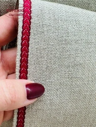 Стрічка Vaupel and Heilenbeck сирий льон, кант бордо, 10 см. 941/100