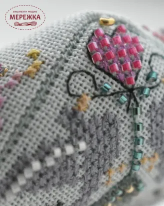 Фото Вікторія Попович Схема 12 days of Christmas Day2 Biscornu (День2 Горлиці)+пак бісеру та ниток (original) VP-057-2