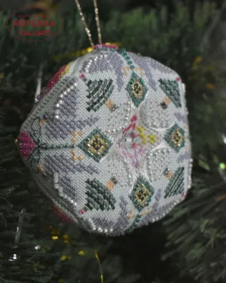 Фото Вікторія Попович Схема 12 days of Christmas Day2 Biscornu (День2 Горлиці) VP-057-2