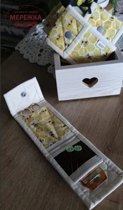 Фото Катерина Бутитер Чохол для ножиць, текстиль Соти+бджоли 7*11 см