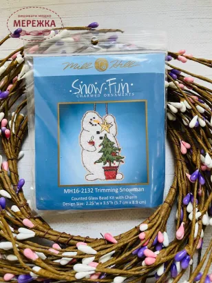Фото Mill Hill Сніговик прикрашає ялинку МН16-2132