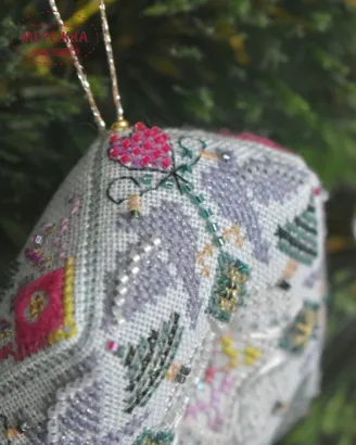 Фото Вікторія Попович Схема 12 days of Christmas Day2 Biscornu (День2 Горлиці) VP-057-2