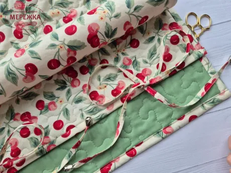 Фото JustCraft Рол для зберігання вишитих робіт з валиком, 50*70 см. (вишня на молочному)