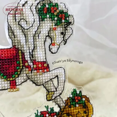 Фото Набір для вишивання хрестиком Сузір'я Єдинорога Різдвяний коник (прозора з гнучкого пластика з підвісом) 1122 гн