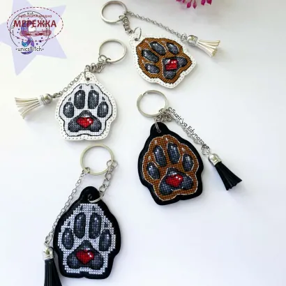 Фото Набір для вишивання хрестиком Сузір'я Єдинорога Коричнева лапка песика  на чорному 1097