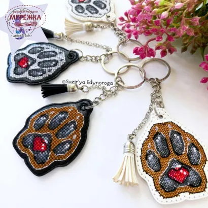 Фото Набір для вишивання хрестиком Сузір'я Єдинорога Коричнева лапка песика  на білому 1096