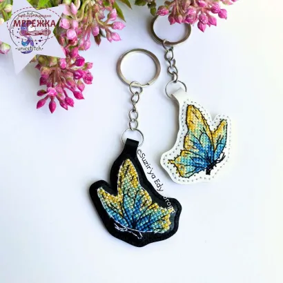 Фото Набір для вишивання хрестиком Сузір'я Єдинорога Жовто-блакитний метелик на чорному 1093