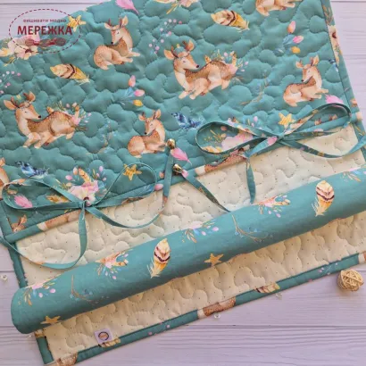 Фото JustCraft Рол для зберігання вишитих робіт з валиком, 50*70 см.(оленятко на зеленому)