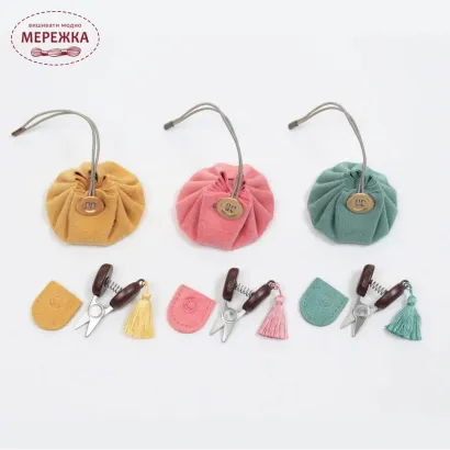 Фото Cohana Подарунковий набір: міні-ножиці Seki Mini Scissors та міні-сумка зі шнурком Mini Drawstring Pouch Set, Yellow 45-401