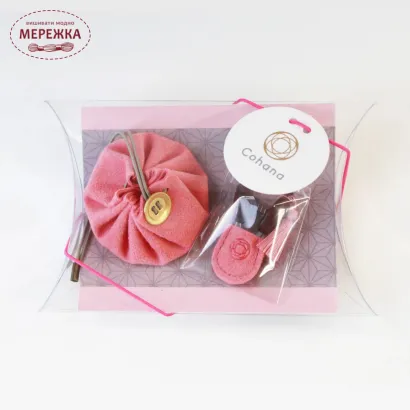 Фото Cohana Подарунковий набір: міні-ножиці Seki Mini Scissors та міні-сумка зі шнурком Mini Drawstring Pouch Set, Pink 45-402