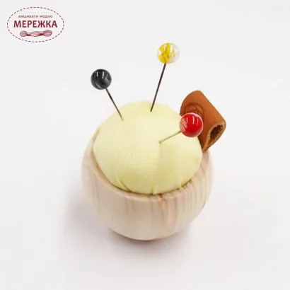 Фото Голківниця Cohana набір Tombo-dama Sewing Pins and Cypress Pincushion Necklace 45-155