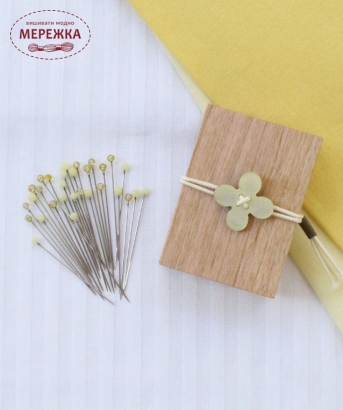 Фото Cohana Швейні шпильки Glass Sewing Pins in a Cherry-Wood Box, Yellow 45-206