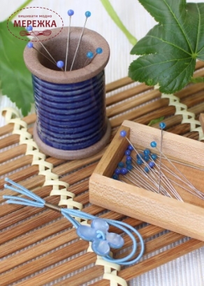 Фото Cohana Швейні шпильки Glass Sewing Pins in a Cherry-Wood Box, Blue 45-209