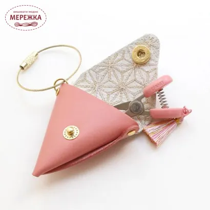 Фото Cohana Міні-ножиці Anniversary Seki Pink з китичкою, 3,5 см. 45-383