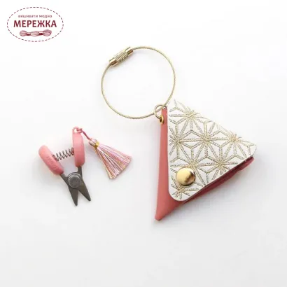 Фото Cohana Міні-ножиці Anniversary Seki Pink з китичкою, 3,5 см. 45-383