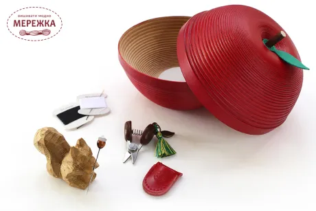 Фото Cohana Red Apple Sewing Set. Limited edition 45-399