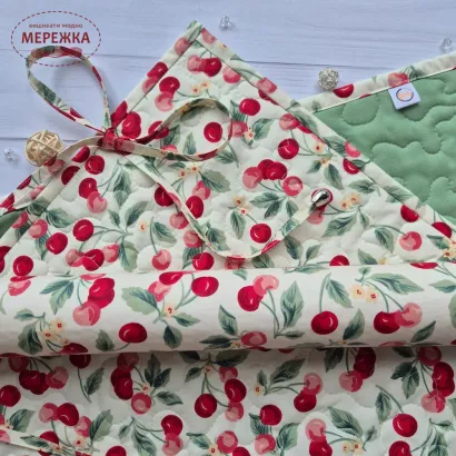 Фото JustCraft Рол для зберігання вишитих робіт з валиком, 50*70 см. (вишня на молочному)