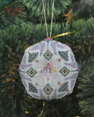 Фото Вікторія Попович Схема 12 days of Christmas Day2 Biscornu (День2 Горлиці) VP-057-2