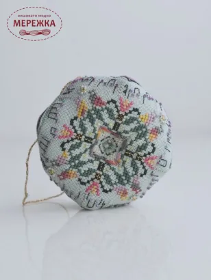 Фото Вікторія Попович Схема 12 days of Christmas Day4 Biscornu (День4 Співочі птахи)+пак бісеру та ниток (original) VP-057-4