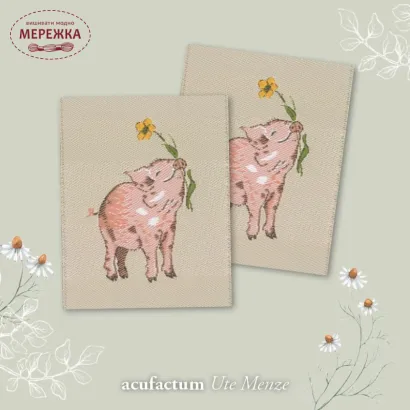 Фото Декоративні тканини Acufactum Етикетка Fliken Schweinchen 40*50mm 35391