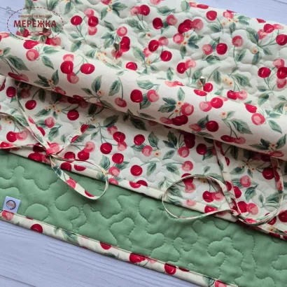 Фото JustCraft Рол для зберігання вишитих робіт з валиком, 50*70 см. (вишня на молочному)