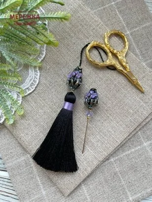 Фото Hobby Bee Набір китичка та голка-пін, Чорні бутони з квітами