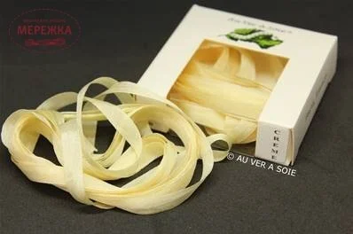 Фото Au Ver à Soie Стрічка 4 мм 100% шовк, 3 метри Creme