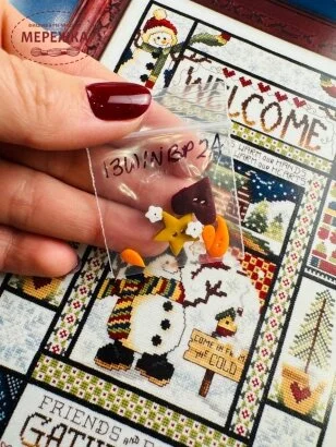 Фото пришивні гудзики Stoney Creek Winter Welcome Sampler фото