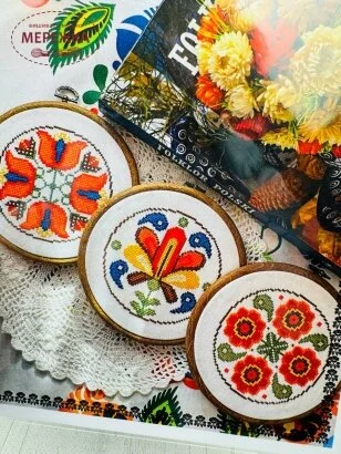 Фото Yasmin's Made with Love Схема Folk Floral Trio