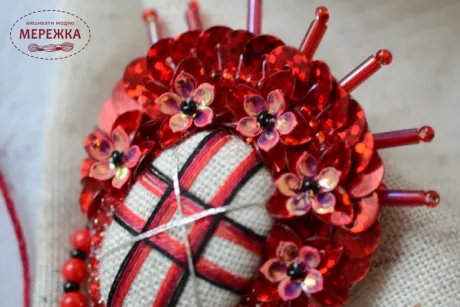 Фото набору для вишивання бісером TelaArtis Брошка Мотанка Перемога Б-121 