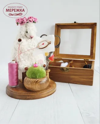Фото DyvoPtah Рукодільний органайзер Барбара вишивальниця з додатковими аксесуарами