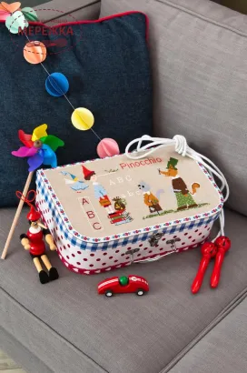 Фото Creation Point de Croix Журнал Agenda / Calendrier 2018 Lilli Violette