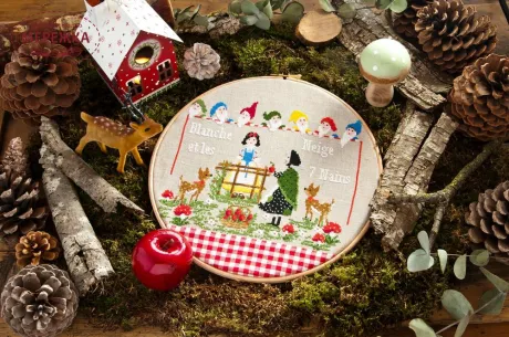 Фото Creation Point de Croix Журнал Agenda / Calendrier 2018 Lilli Violette