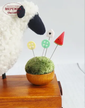 Фото DyvoPtah Рукодільний органайзер Овечка квіти на білому, чорна вільха