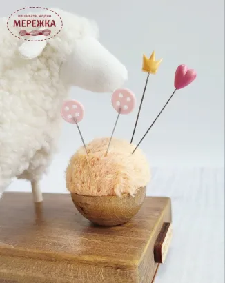 Фото DyvoPtah Рукодільний органайзер Овечка квіти смужки, основа вишня