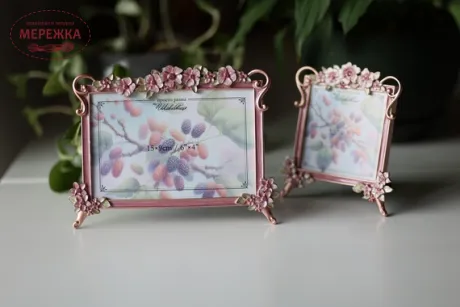 Фото Шовковиця Рамка для оформлення Frame FLORAL WIDE Pink Рожева 18,5х14,5см (віконце 15,8х9,5см) FFWP