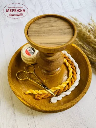 Фото голківниця, дерево