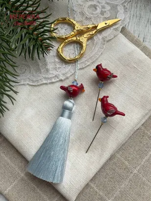 Фото Hobby Bee Голка-пін Кардинал