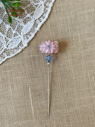 Фото Hobby Bee Голка-пін Рожеві квіти з блакитною серединкою