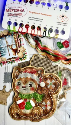 Фото Набір для вишивання хрестиком Kingdom of Handmade по дереву Пряник Білочка GB-03