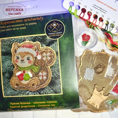 Фото Набір для вишивання хрестиком Kingdom of Handmade по дереву Пряник Білочка GB-03