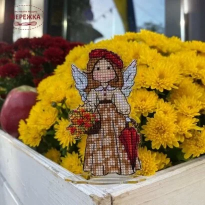 Фото Набір для вишивання хрестиком Сузір'я Єдинорога Осінній янгол (прозора з гнучкого пластика+підставка) 1069